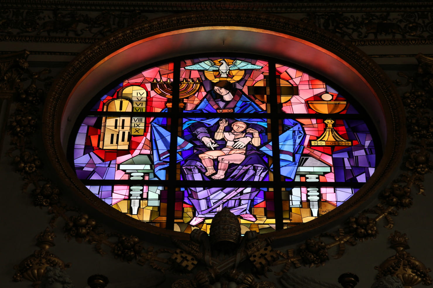 Il rosone della basilica dedicato a Maria